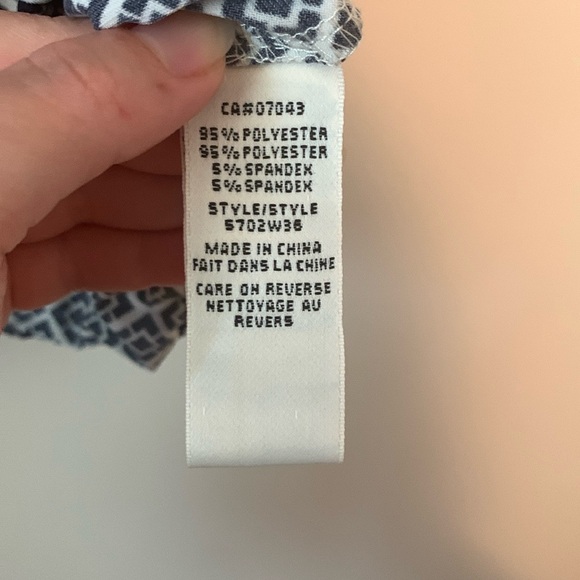 Max Studio Abstract Patterned Open Front Elastic Bottom Top Size Medium - Picture 5 of 6